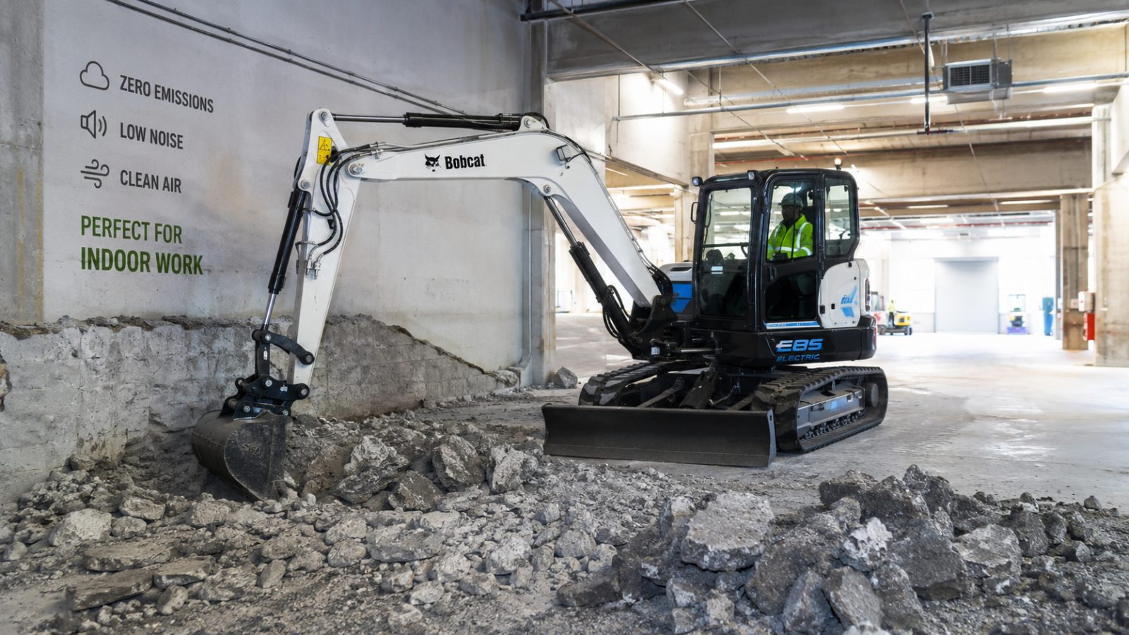 Excavator electric lucrând într-un spațiu închis unde un utilaj diesel nu poate opera